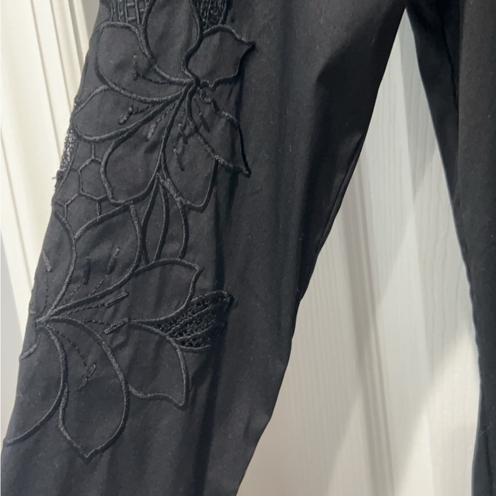 Chico's Black Floral Embroidered Women’s Shirt NWT - Picture 5 of 6